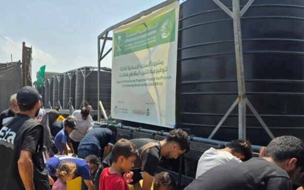 بـ 500 ألف لتر.. السعودية تواصل ضخ مياه الشرب الآمنة في قطاع غزة