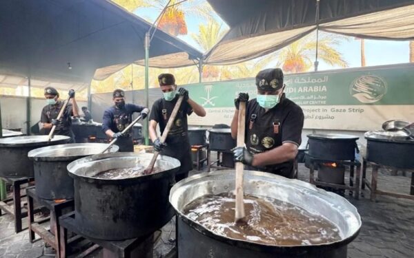 بـ24,500 وجبة.. مركز الملك سلمان يعزز الأمن الغذائي في وسط وجنوب غزة