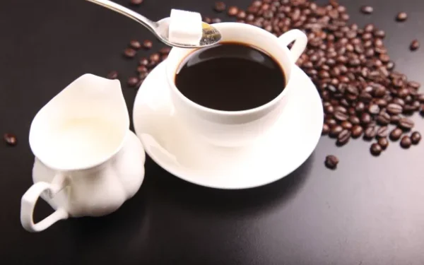 تأثير توقيت شرب القهوة على مستويات الكوليسترول في الجسم