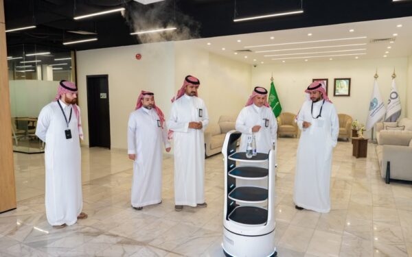 توظيف الروبوتات في العمليات الميدانية والخدمات البلدية بالشرقية