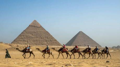 حملات سياحية إلى مصر بأسعار مغرية تحت رعاية وزير السياحة التركي