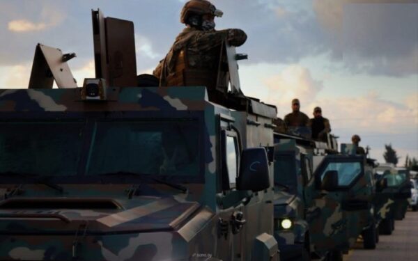 دير الزور.. مقتل جندي سوري وإصابة اثنين برصاص مجهولين