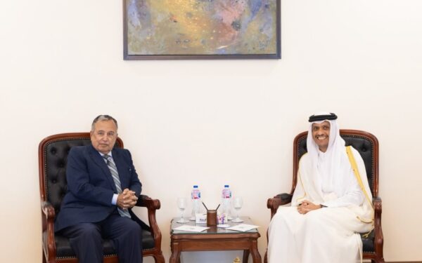 رئيس مجلس الوزراء وزير الخارجية يجتمع مع الأمين العام للجامعة العربية