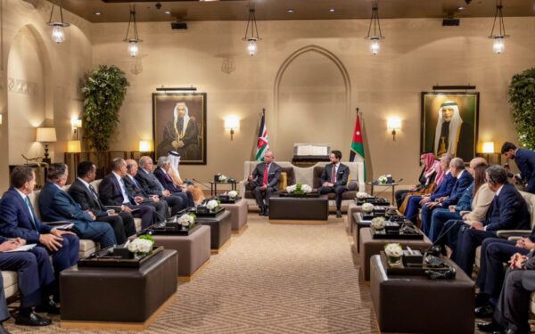 رئيس مجلس الوزراء يشارك في لقاء ملك الأردن مع المشاركين في اجتماع اللجنة الوزارية العربية بشأن القدس المحتلة