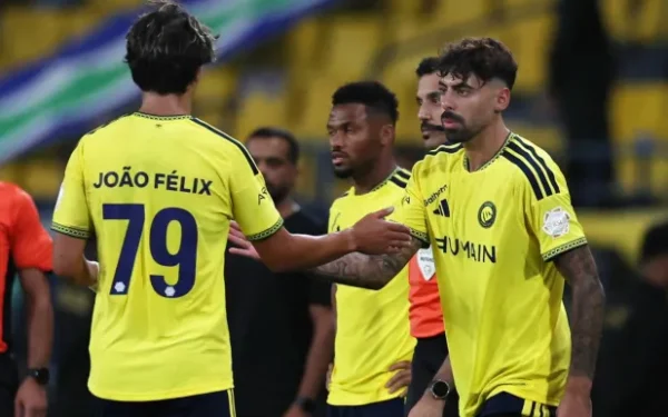 سامو كوستا يهدي هدفه الأول مع النصر إلى رونالدو