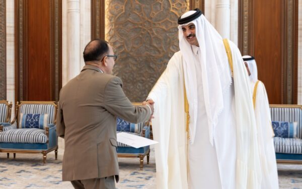 سمو الأمير يتسلم أوراق اعتماد خمسة سفراء جدد