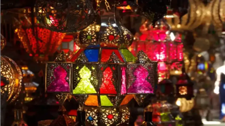سوق "الفوانيس المغربية" تتجه إلى 880 مليون دولار بحلول 2034