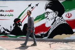 طهران تندد بـ "الإرهاب الاقتصادي"، تزامناً مع وصول حاملة الطائرات جورج واشنطن إلى الشرق الأوسط