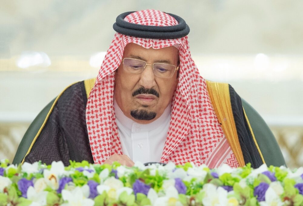 عاجل: مجلس الوزراء يجدد الرفض القاطع للاعتداءات الإيرانية على السفن التجارية
