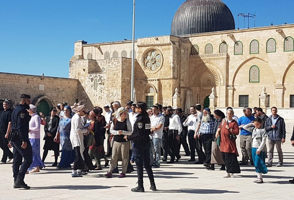 عشرات المستعمرين يقتحمون المسجد الأقصى بجولات استفزازية