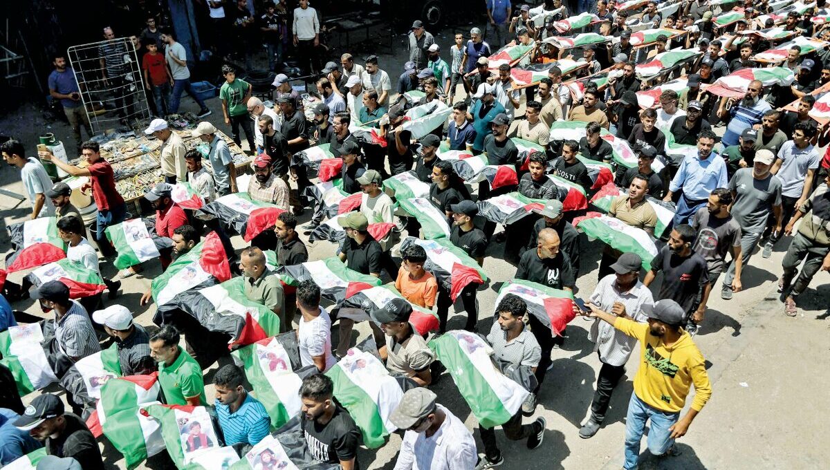 غزة تشيع أكبر جنازة في تاريخ فلسطين