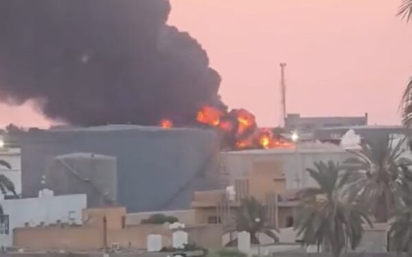 فيديو.. انفجار قوي داخل مصفاة الزاوية النفطية في غرب ليبيا
