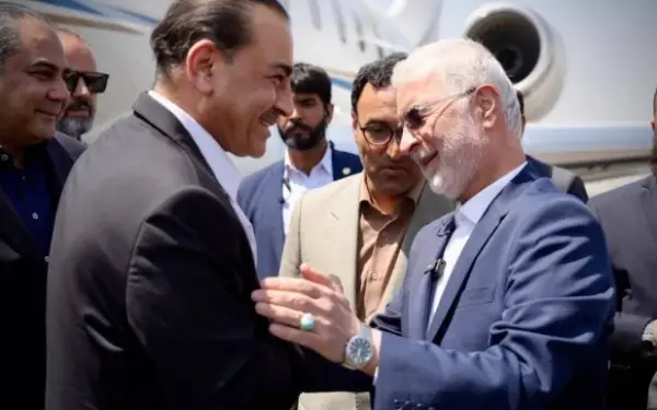 قائد الجيش الباكستاني يصل طهران في مهمة لخفض التصعيد