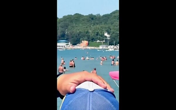 لحظة هجوم طائرة مسيرة على منتجع روسي على البحر الأسود