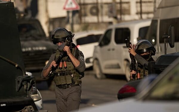 لليوم الثاني.. الجيش الإسرائيلي يواصل اقتحام قلنديا ويصعّد عملياته بالاعتقالات والهدم
