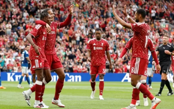 ليفربول وسيتي يفتحان صفحة جديدة من دون صلاح وغوارديولا