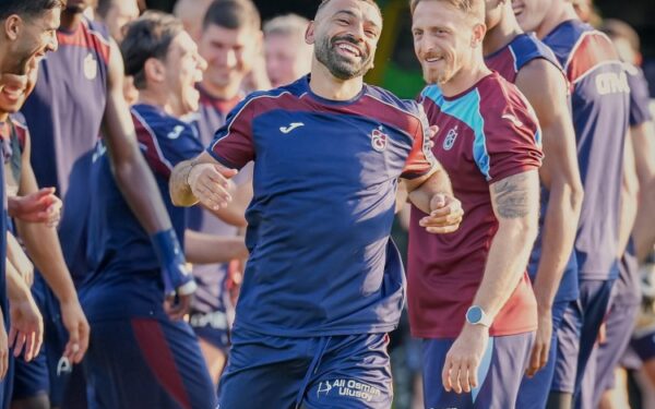 محمد صلاح يخوض أول مران مع طرابزون سبور "صور"