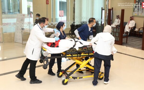 مستشفى الدكتور سليمان الحبيب بالخبر يُنقذ شاباً في وقت قياسي بعد حادث سير مروع