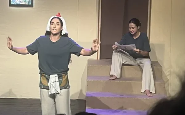 مسرحية «سباحة بالهوا» تُحوّل معاناة المرأة إلى درس في الصمود