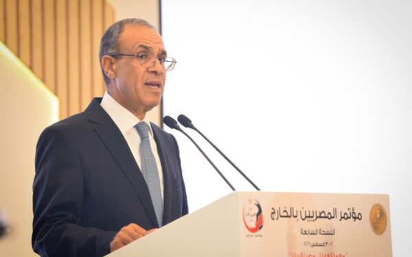 مصر: اختصار مدة استخراج جواز السفر إلى أسبوعين وزيادة التأمين للمصريين بالخارج إلى 250 ألف جنيه