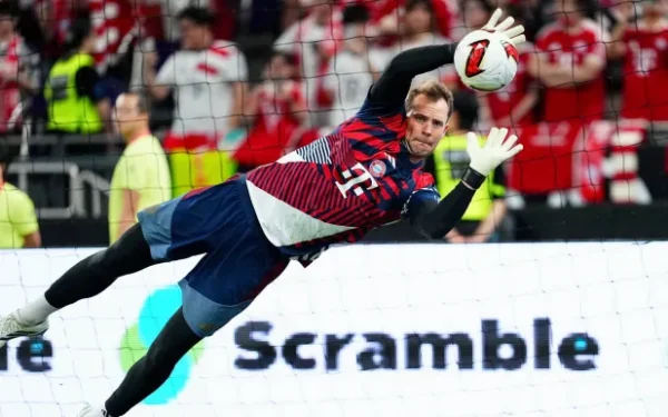 نوير يثق في أوربيغ لخلافته في حراسة مرمى منتخب ألمانيا