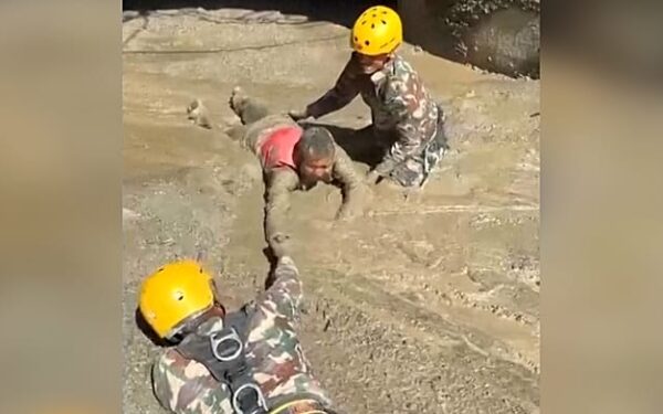 نيبال: الجيش ينقذ مئات والشتات النيبالي ينعى الضحايا