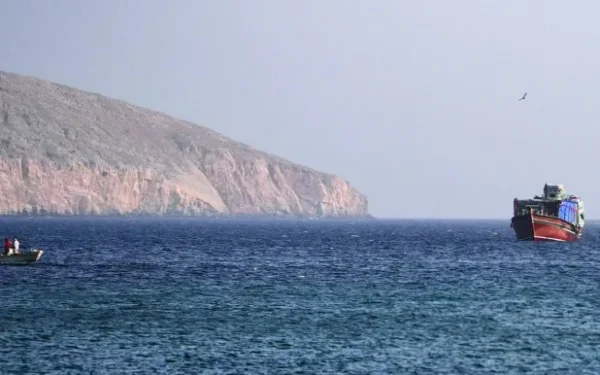 هدنة على حافة السقوط… واشنطن وطهران في سباق «من يرمش أولاً»