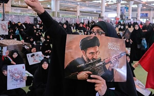 هل يكشف الصوت مكان المرشد الإيراني؟ تقرير يسلط الضوء على لغز اختفاء مجتبى خامنئي