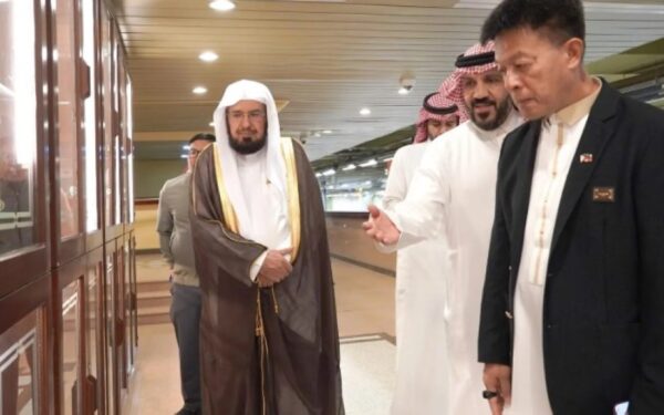وزير شؤون المسلمين بالفلبين يشيد بالاهتمام الكبير للقيادة في خدمة القرآن الكريم ونشره