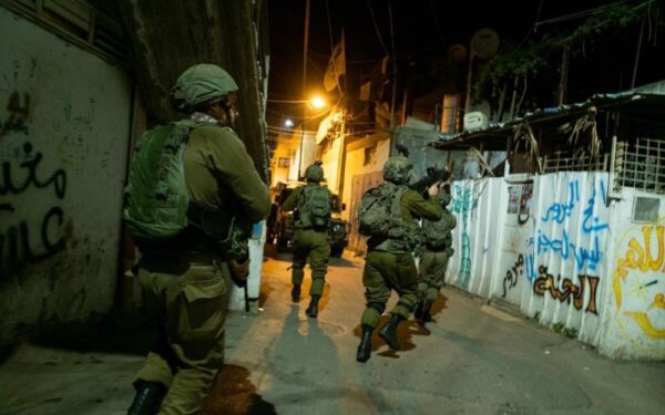 وسط إطلاق قنابل الغاز.. إصابة فلسطينيين برصاص الاحتلال بالقدس المحتلة