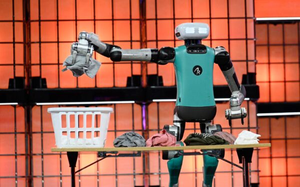Digit v5: First Humanoid Robot Out Of The Cage?