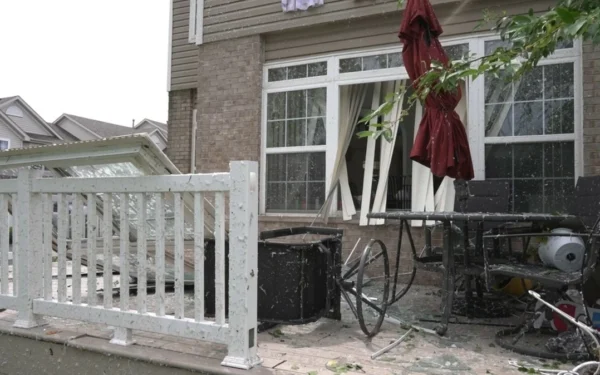 Severe weather knocks out power in Illinois, Indiana and Ohio